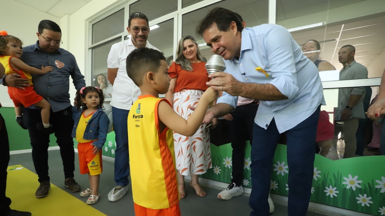 Prefeito Evandro inaugura quadra escolar e Centro de Educação Infantil em Fortaleza
