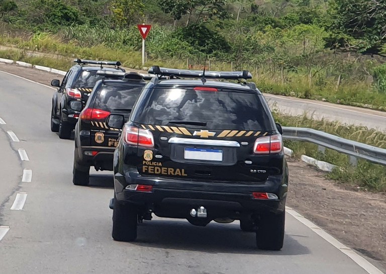 PF deflagra operação contra o tráfico internacional de drogas no Ceará e mais dois estados