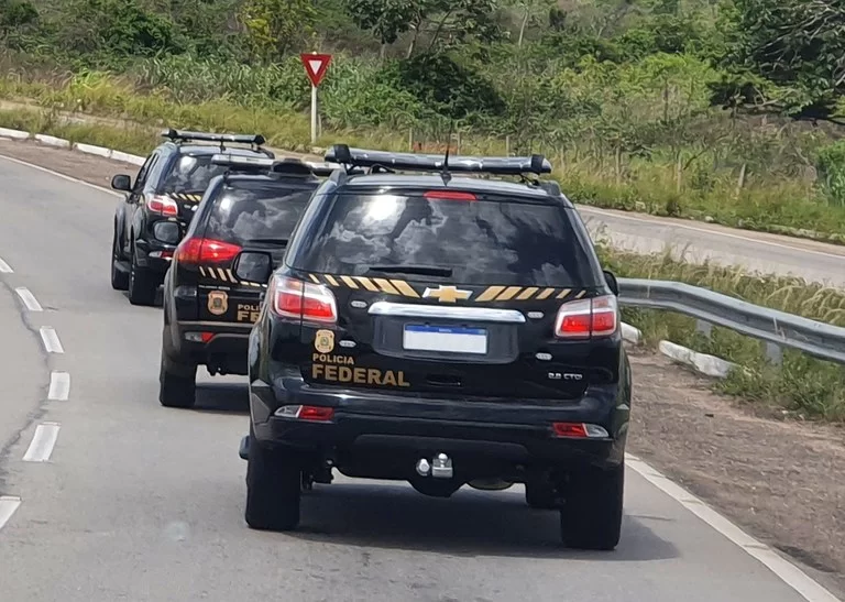 PF deflagra operação contra o tráfico internacional de drogas no Ceará e mais dois estados