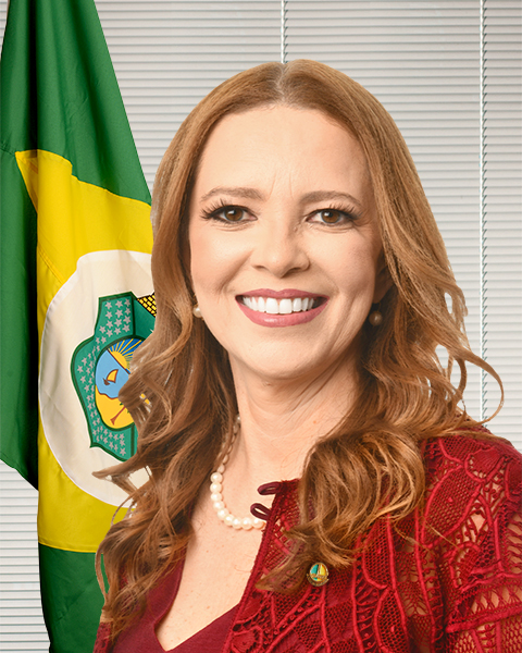 Prefeita de Crateús, Janaína Farias, anuncia construção de 13 km de estrada
