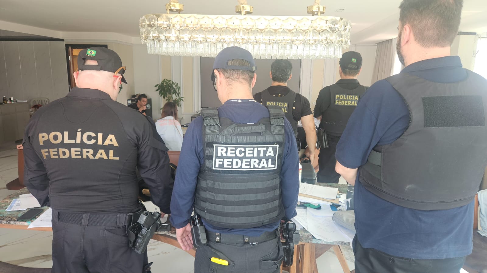 PF e Receita Federal deflagram operação contra corrupção e crime organizado