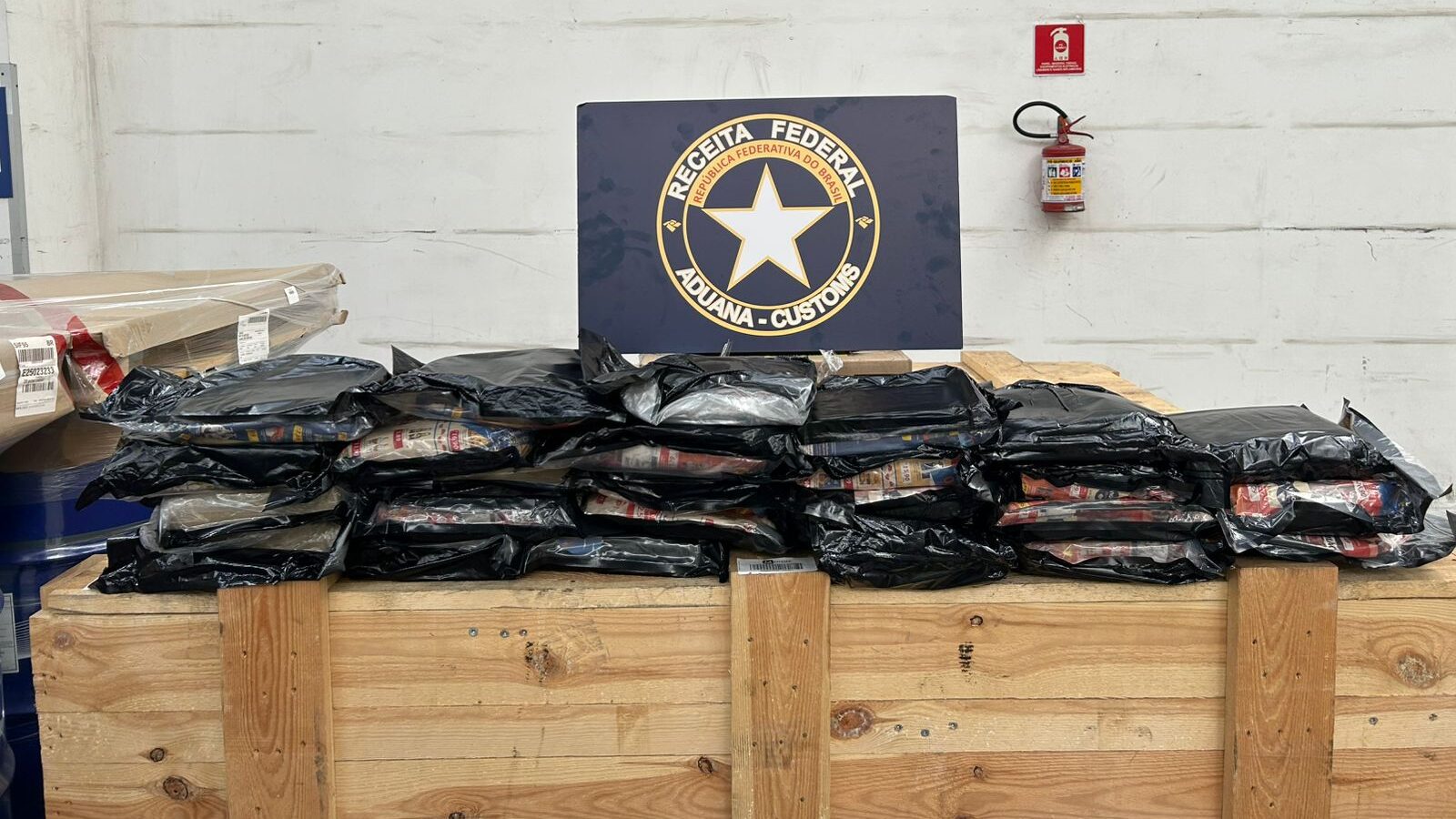 Receita Federal apreende 30 kg de skunk em transportadora 