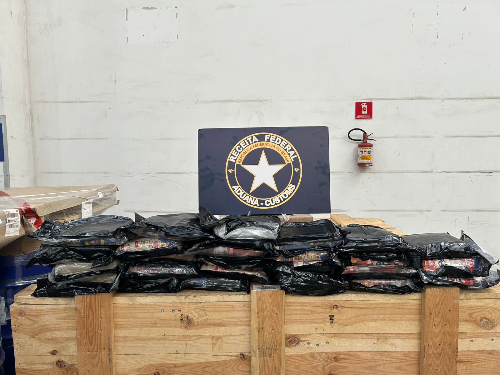 Receita Federal apreende 30 kg de skunk em transportadora 