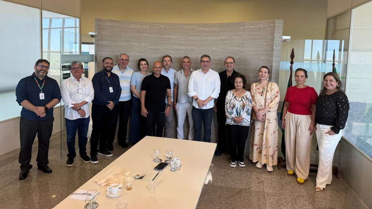 Adece recebe comitiva de dirigentes da FIRJAN e presidentes de sindicatos da moda do RJ