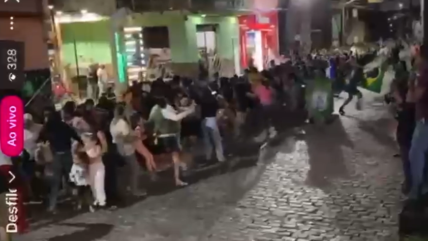 Arquibancada despenca durante desfile cívico em Aratuba e deixa feridos