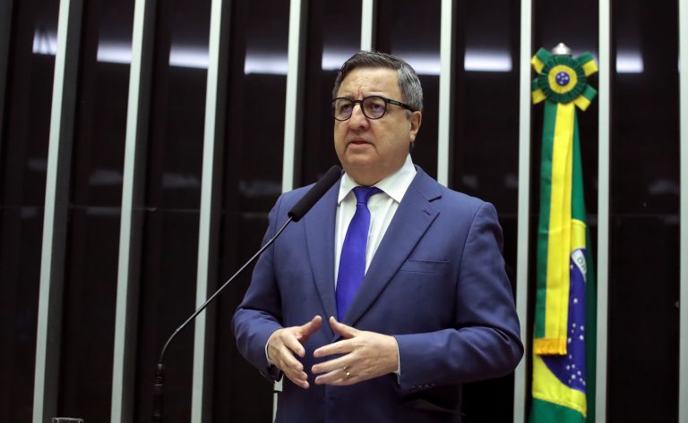 Câmara proíbe descontos de sindicatos a aposentados do INSS