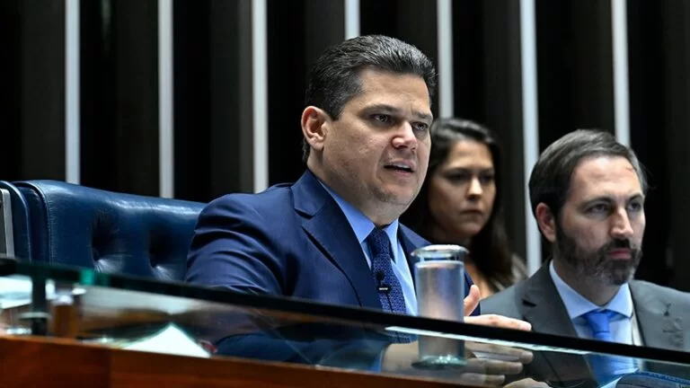 Presidente do Senado, Davi Alcolumbre, determina arquivamento da PEC da Blindagem