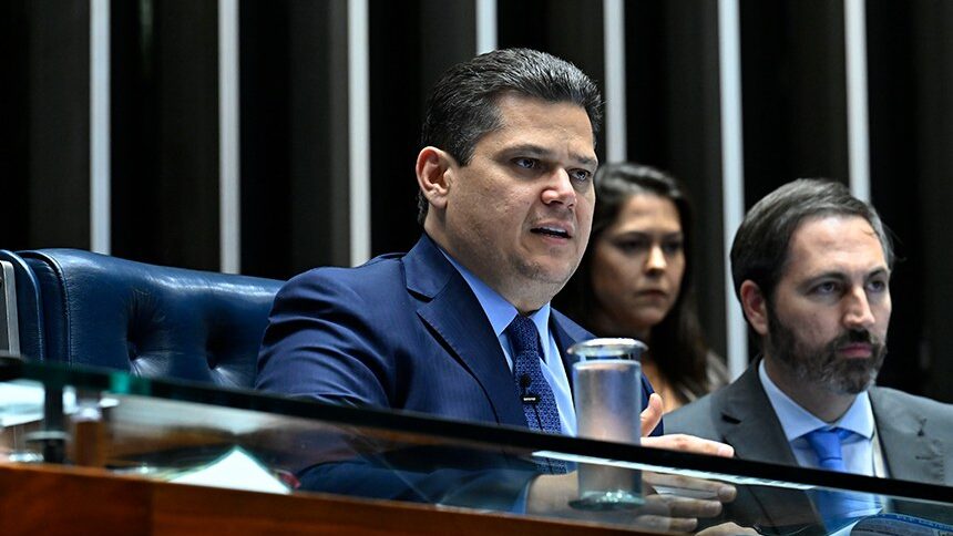 Presidente do Senado, Davi Alcolumbre, determina arquivamento da PEC da Blindagem