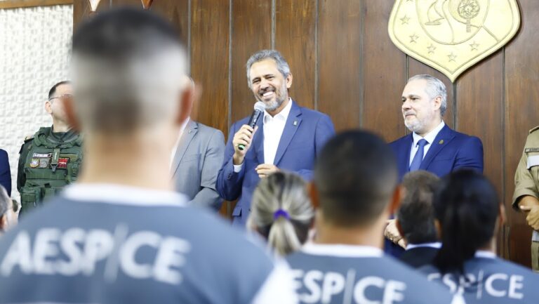 Governador Elmano participa da aula inaugural de formação da Pefoce