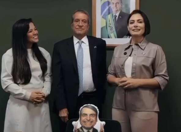 Michelle presidente e Priscila Costa senadora gera racha na direita