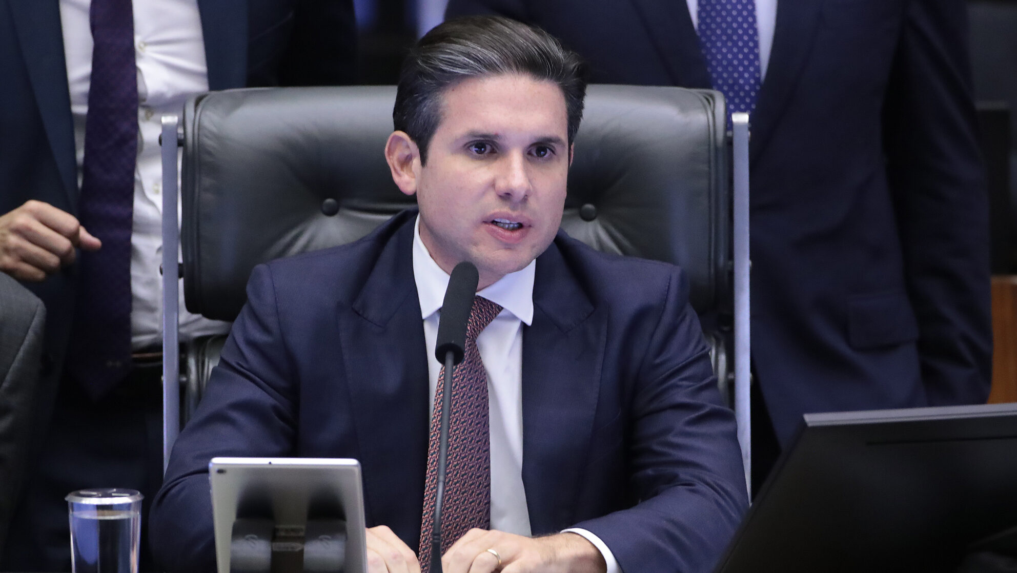 Hugo Motta defende fim de “pautas tóxicas” após protestos contra PEC da Blindagem e Anistia