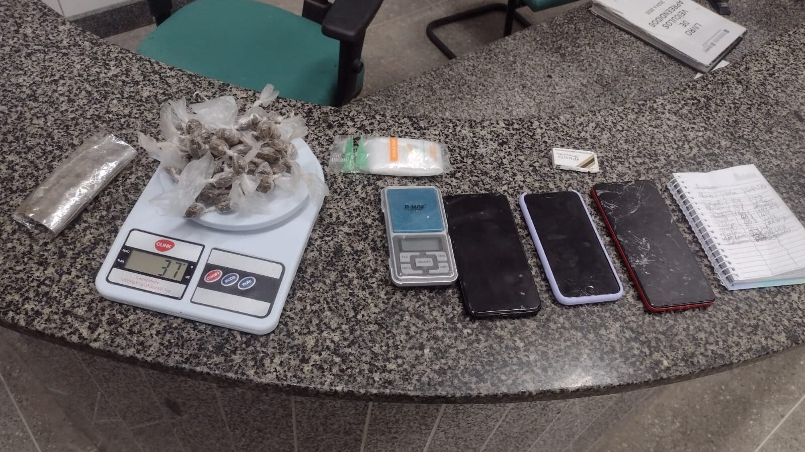 PMCE prende 02 mulheres e apreende adolescente suspeitas de integrar facção criminosa