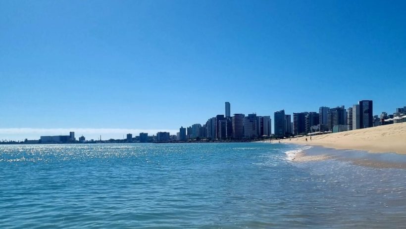Boletim de balneabilidade da Semace aponta 08 trechos próprios para banho em Fortaleza