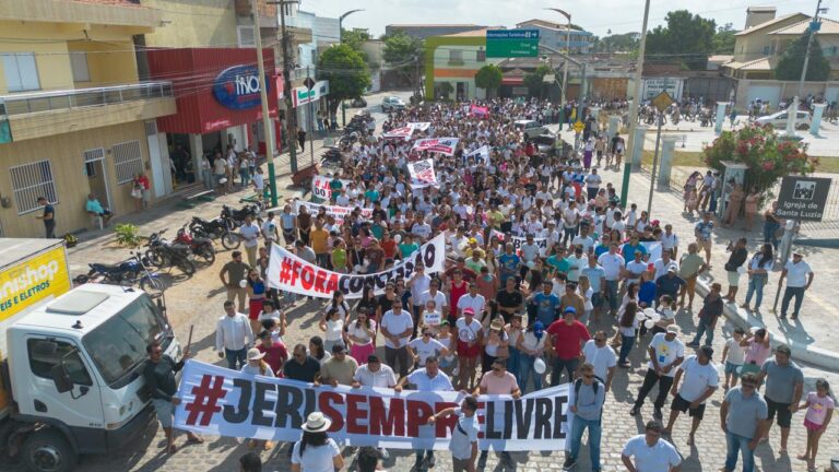 Moradores protestam contra cobrança de taxa por acesso à vila de Jericoacoara
