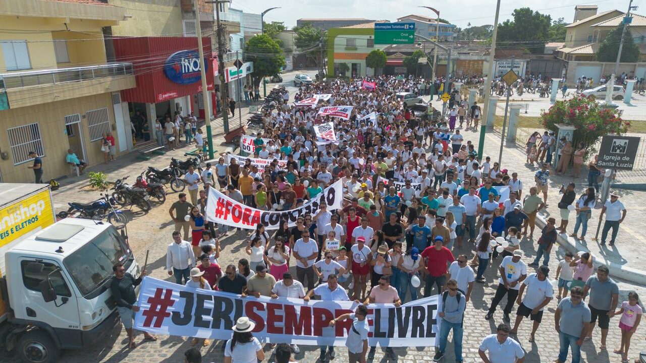 Moradores protestam contra cobrança de taxa por acesso à vila de Jericoacoara