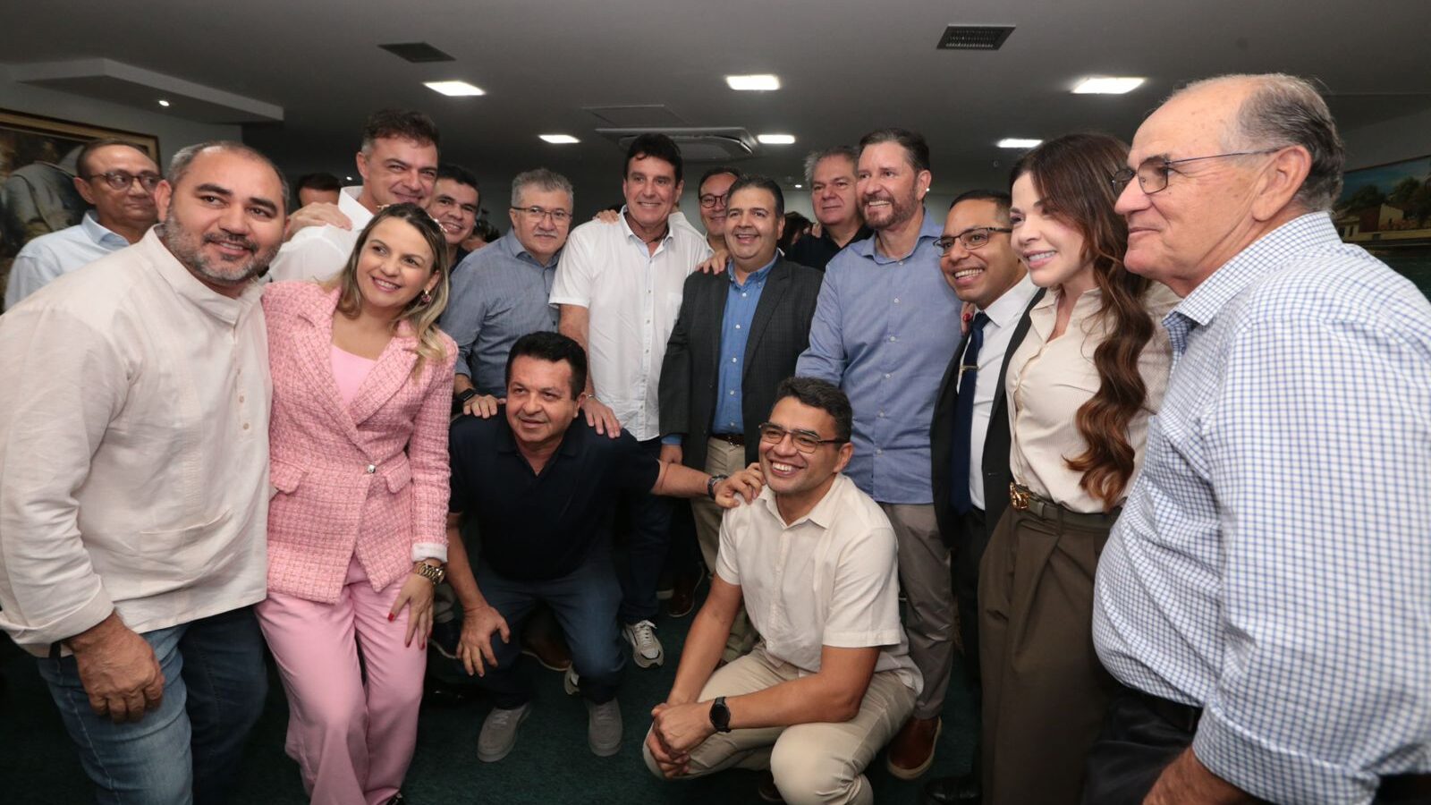 Romeu Aldigueri reúne lideranças da base e da oposição em festa de aniversário