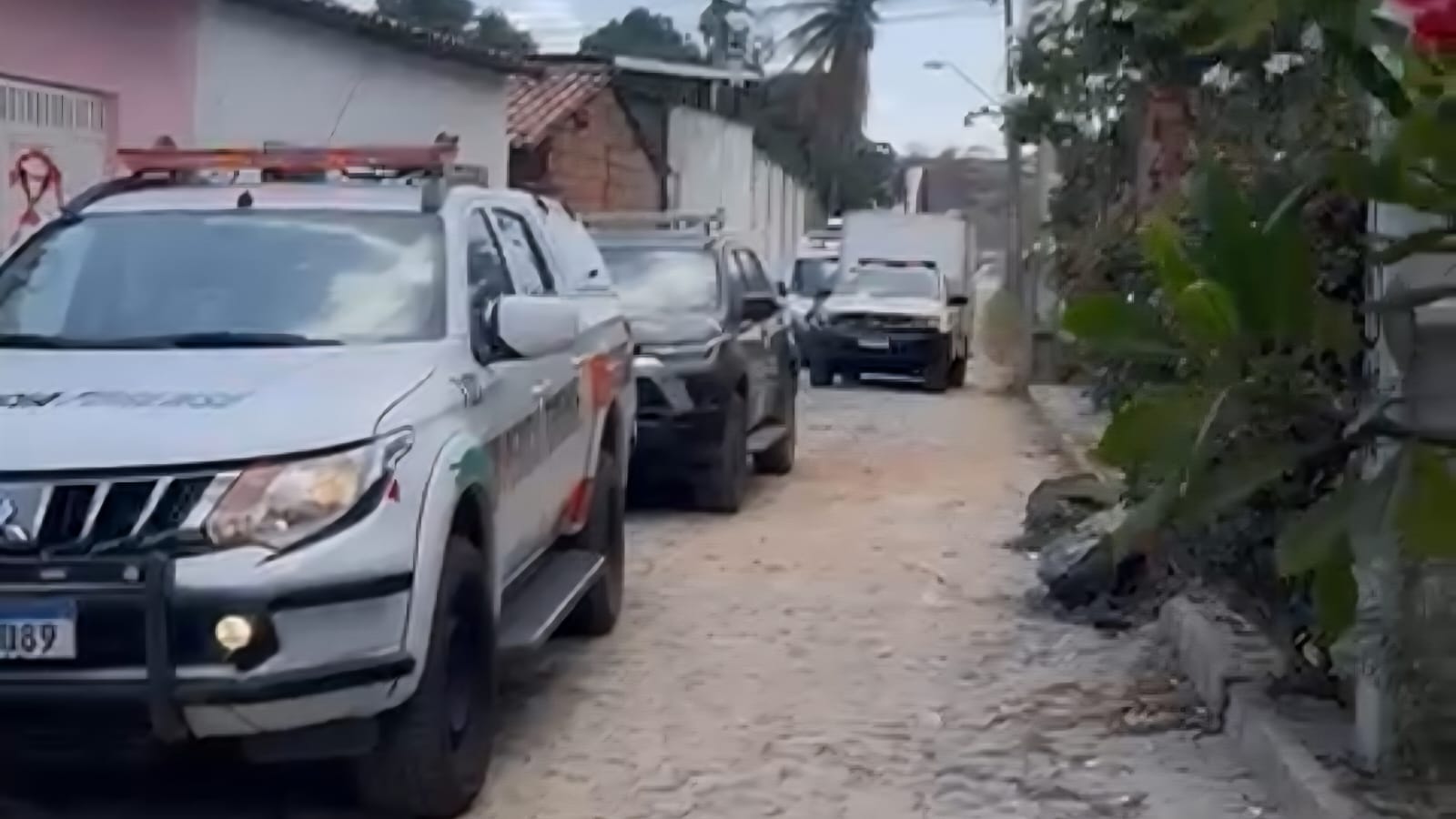 Homem é encontrado morto com as mãos amarradas em terreno no Barroso, em Fortaleza