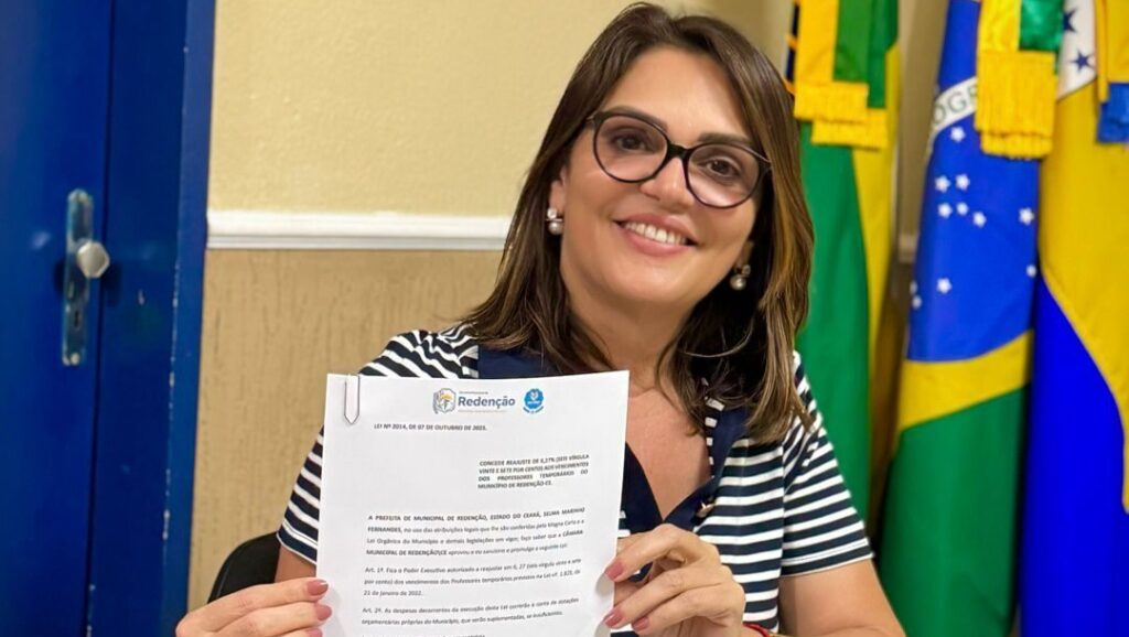 Prefeita Selma Benevides concede reajuste aos professores temporários em Redenção