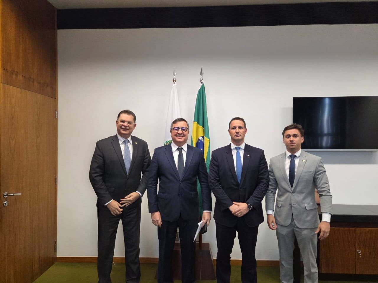 Danilo Forte articula avanço de projeto que equipara facções a organizações terroristas