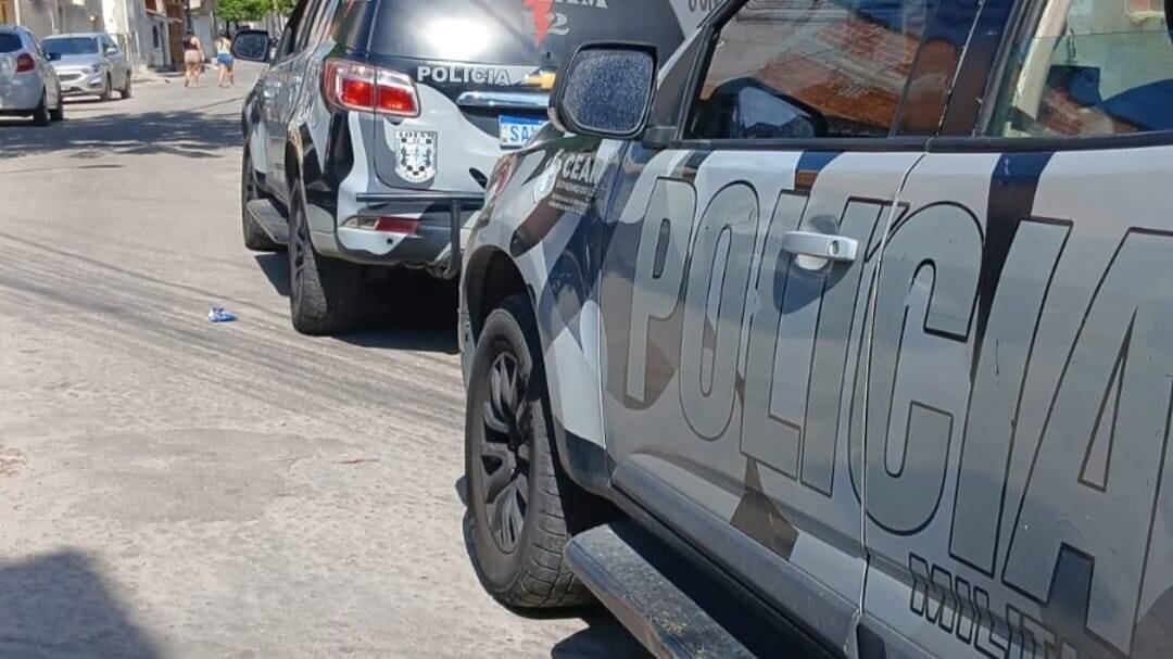Célula do Comando Vermelho no Ceará reage à operação no Rio e expulsa policial de casa