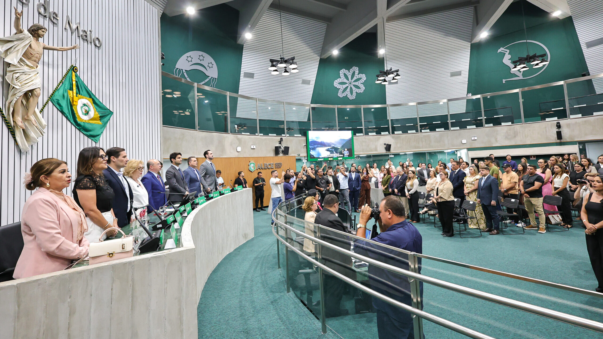 Alece homenageia prefeitos por boas práticas na assistência social