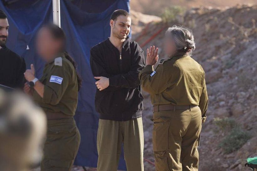 Entrega de reféns entre Israel e Hamas