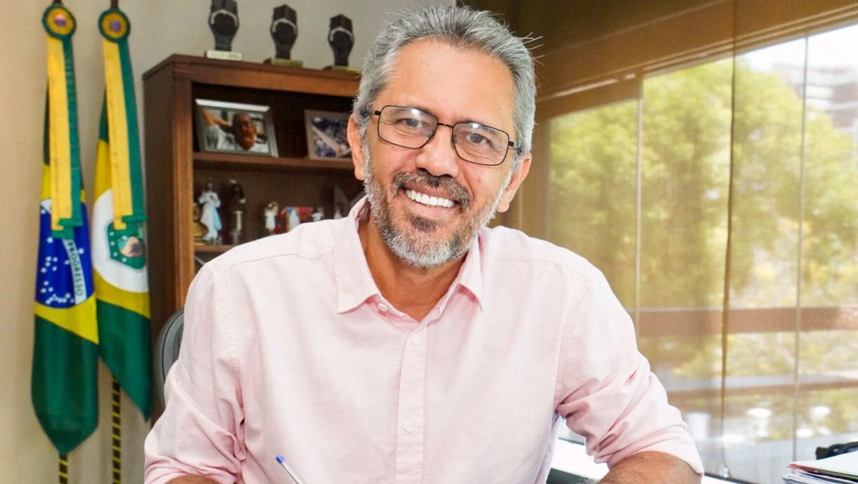 Governador Elmano antecipa ponto facultativo do Dia do Servidor Público Estadual
