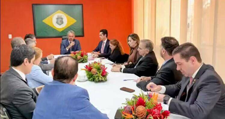 Elmano se reúne com bancada federal cearense para discutir investimentos para a área da saúde