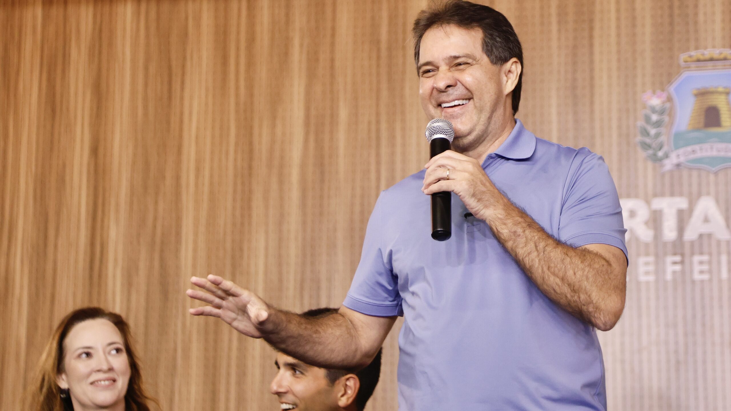 Prefeito Evandro anuncia estudos para implantação de faixa exclusiva para motociclistas