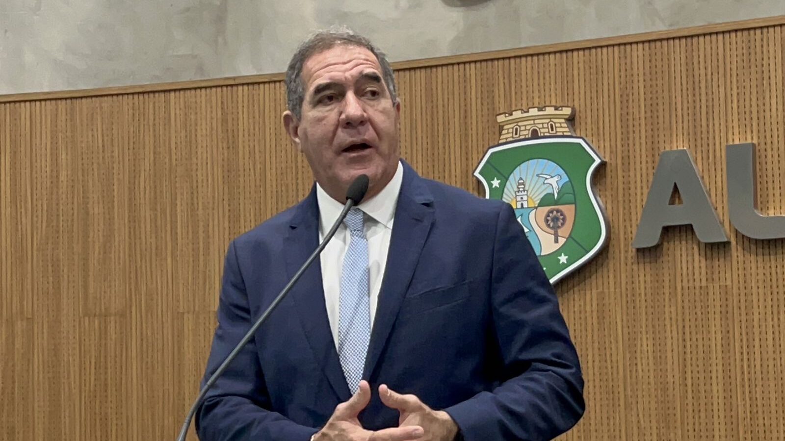 Luiz Gastão destaca papel das micro e pequenas empresas em sessão solene na Alece