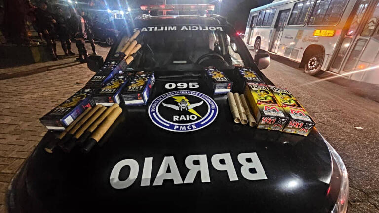 Seis homens são presos em Fortaleza por uso de fogos ligados a facção criminosa