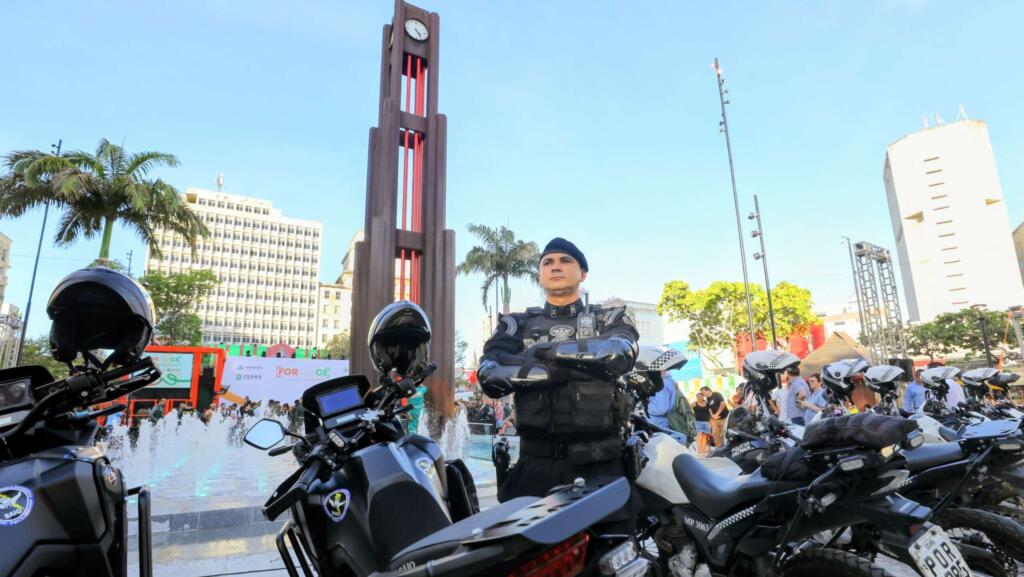 Mais de 200 agentes reforçam segurança nos principais corredores comerciais de Fortaleza