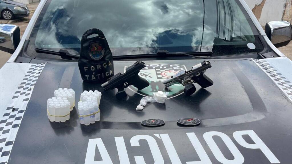 Polícia apreende pistolas, munições e drogas em festa no Bonsucesso