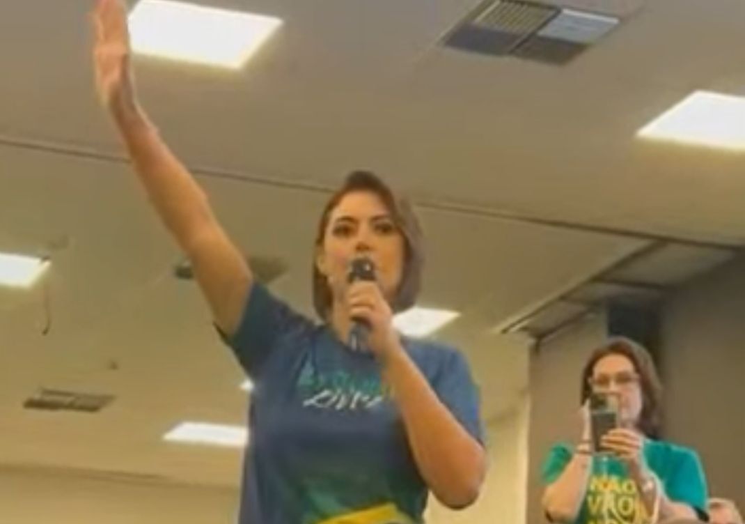 Michelle Bolsonaro constrange André Fernandes por aliança com Ciro