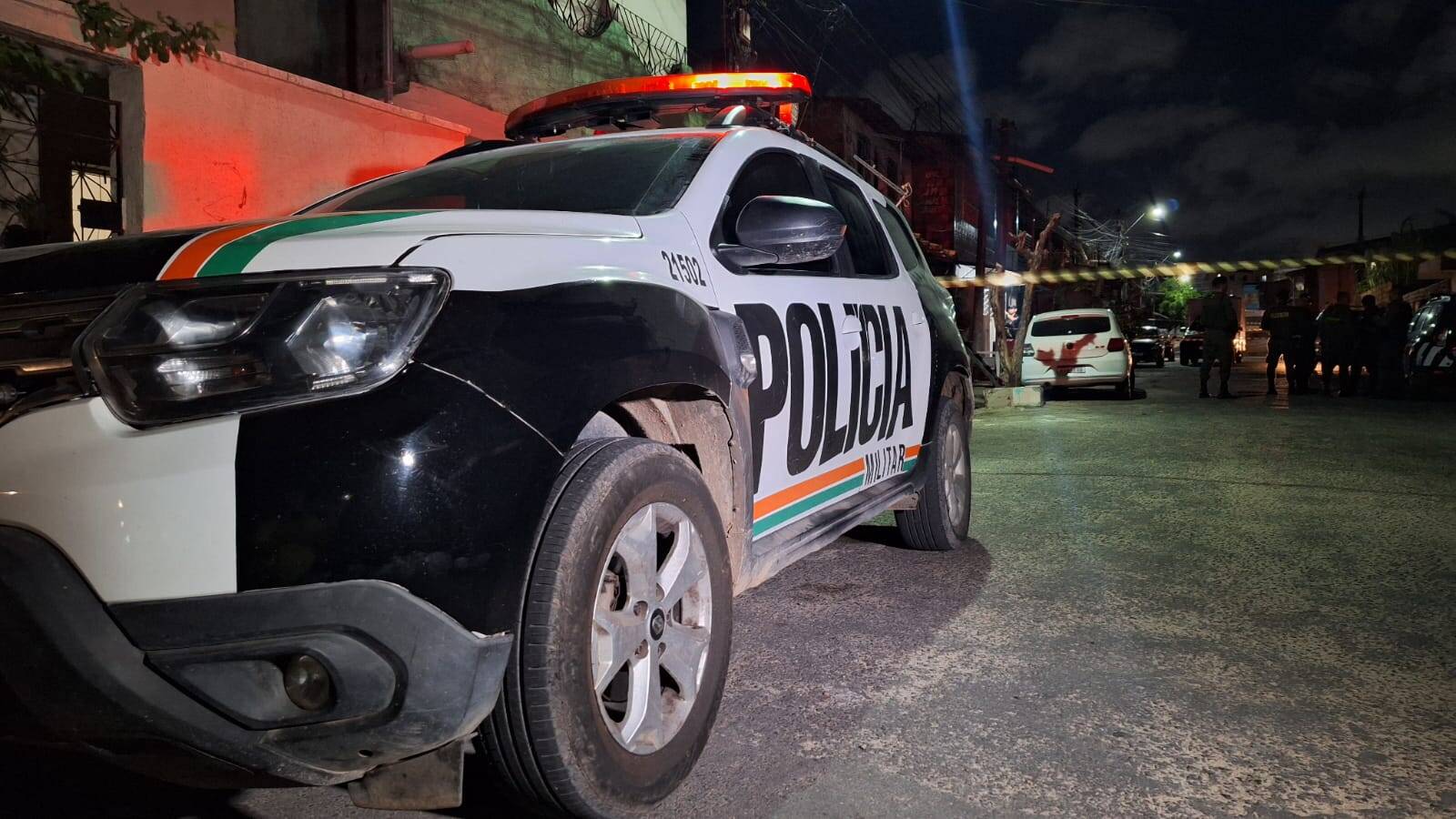 Quatro pessoas, incluindo uma criança, ficam feridas após tiroteio na comunidade dos Canos