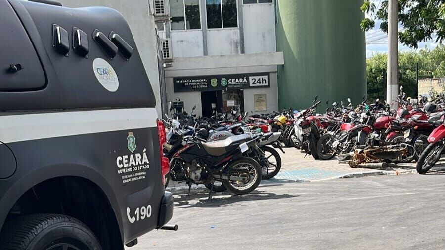 Mulher é presa em Sobral após extorquir e ameaçar a mãe e o irmão