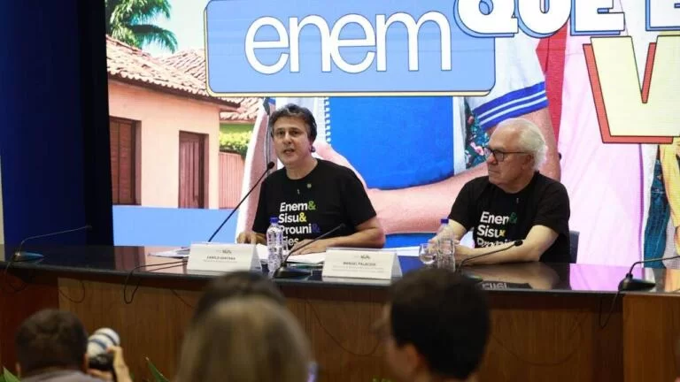 Camilo Santana anuncia estudos para viabilizar aplicação do Enem em países do Mercosul