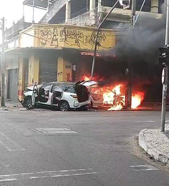 Colisão entre carro de aplicativo e picape deixa três feridos no Centro de Fortaleza