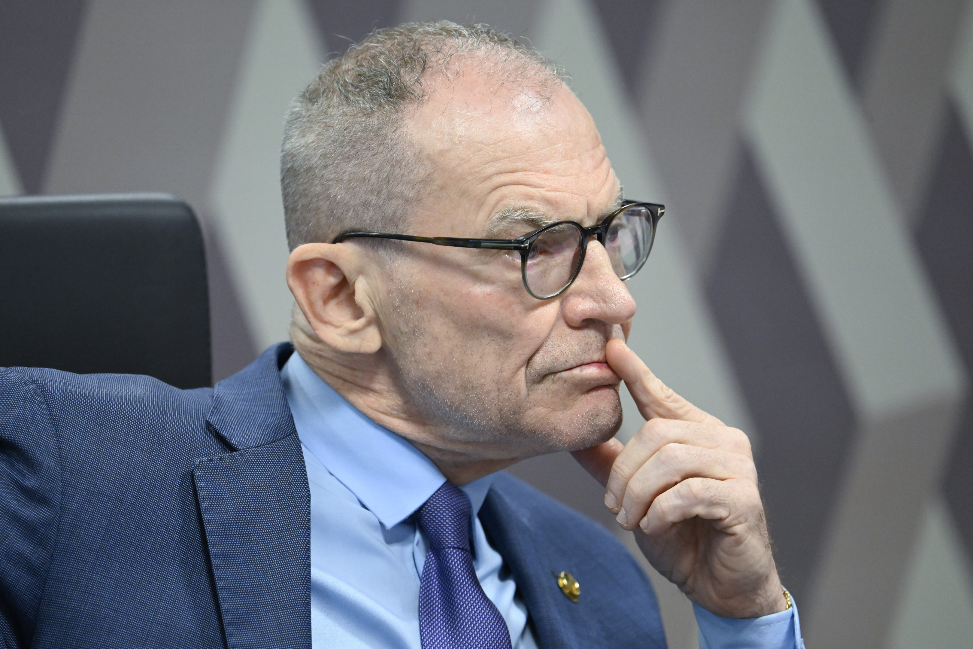 CPI do Crime Organizado (CPICRIME) realiza reunião para ouvir dois depoimentos.

A finalidade da comissão é apurar a atuação, expansão e o funcionamento de organizações criminosas no território brasileiro, em especial de facções e milícias, de modo a permitir a identificação de soluções adequadas para o seu combate, especialmente por meio do aperfeiçoamento da legislação atualmente em vigor. 

Em destaque, á mesa, presidente da CPICRIME, senador Fabiano Contarato (PT-ES).

Foto: Andressa Anholete/Agência Senado