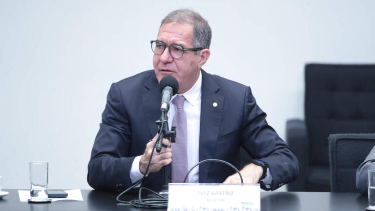 Deputado federal Luiz Gastão oficializa candidatura à reeleição