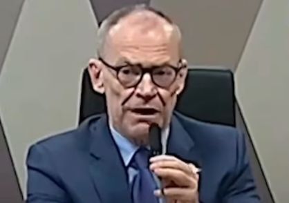 Eduardo Girão é criticado por questionar liberdade de Bebeto Queiroz