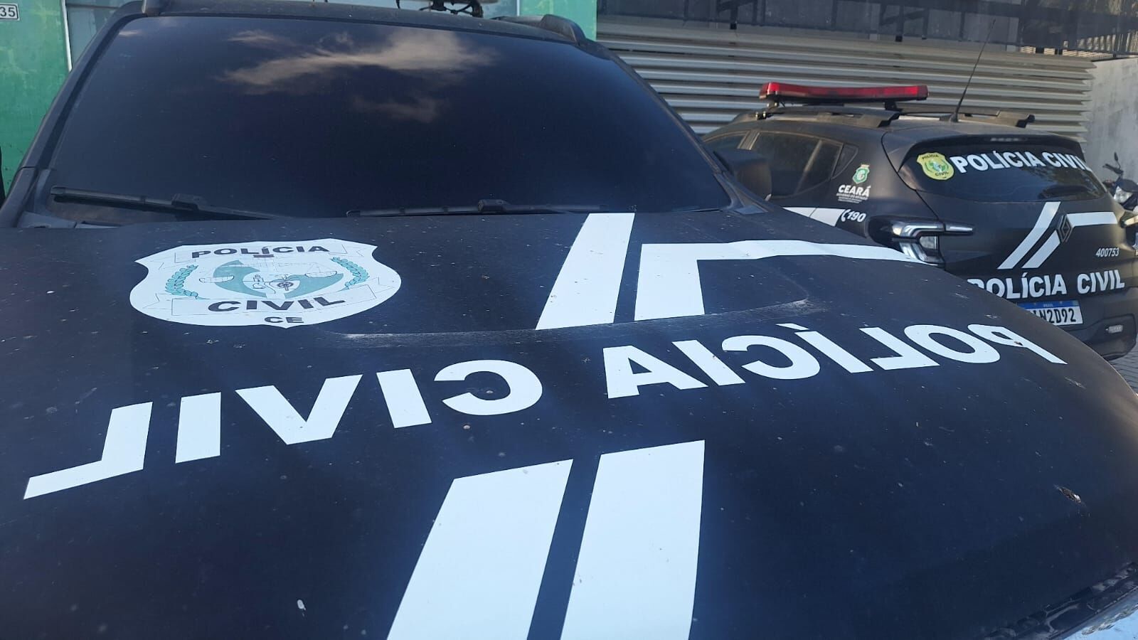 Polícia Civil indicia três homens por promover o Comando Vermelho na internet