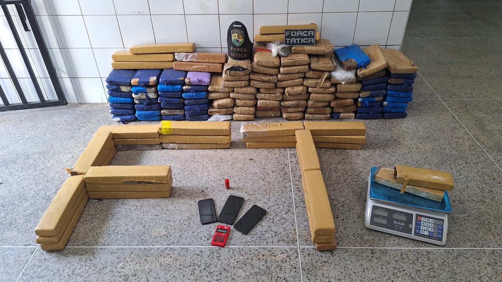 Polícia apreende 100 kg de maconha na Capital