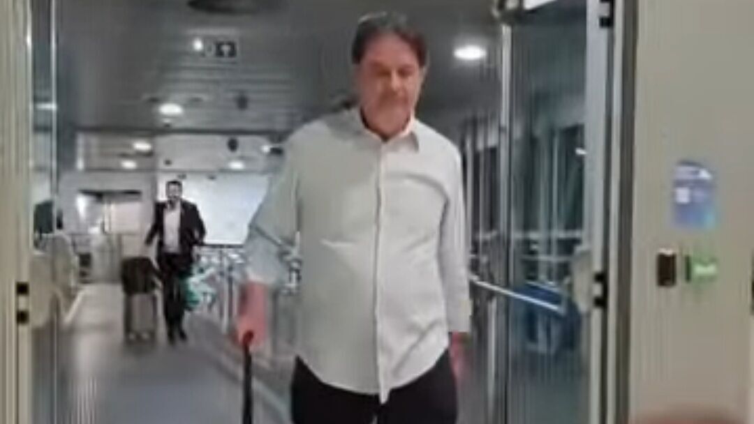 Mulher que xingou André Fernandes também teria atacado outras autoridades no mesmo dia