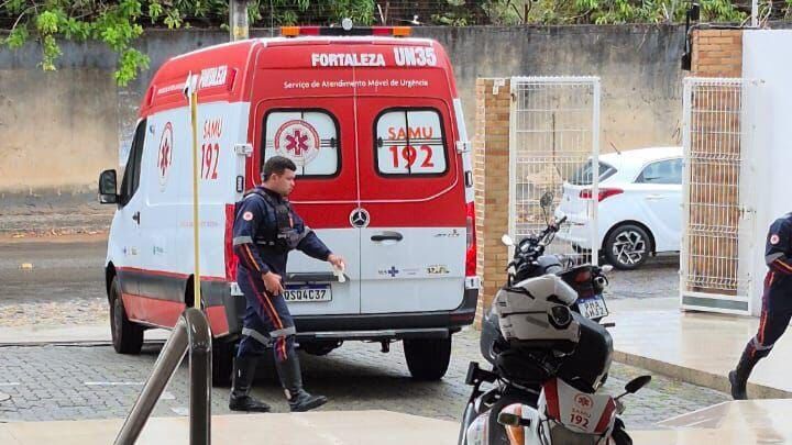 Adolescente esfaqueia colega e fere professor e coordenadora em escola particular de Fortaleza