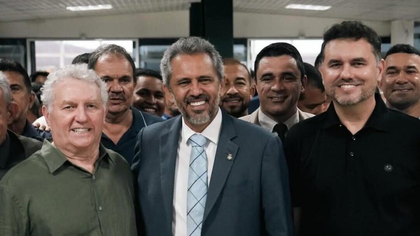 Moses e Oscar Rodrigues recepcionam governador Elmano durante agenda em Sobral