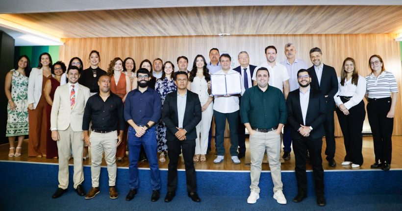 Prefeito Evandro empossa 15 novos servidores para Procuradoria Geral do Município