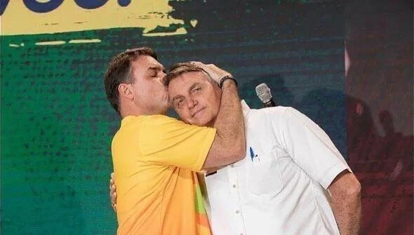 Flávio Bolsonaro é confirmado por Jair Bolsonaro como pré-candidato do PL ao Planalto