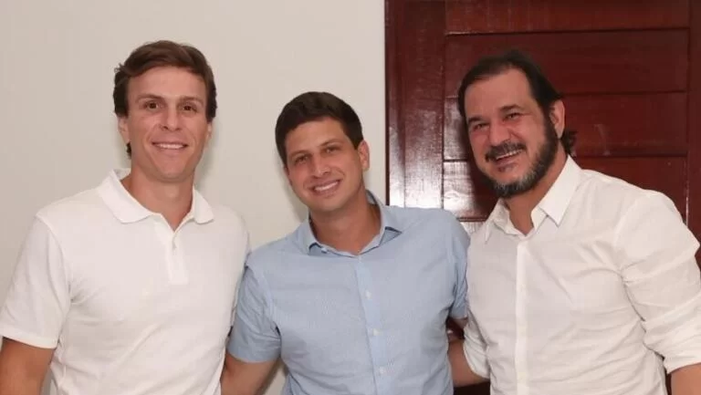 Presidente do UPb anuncia apoio a João Campos em PE e se aproxima de aliança com o PT no CE