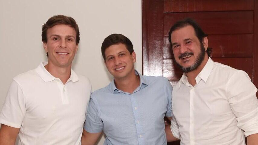 Presidente do UPb anuncia apoio a João Campos em PE e se aproxima de aliança com o PT no CE